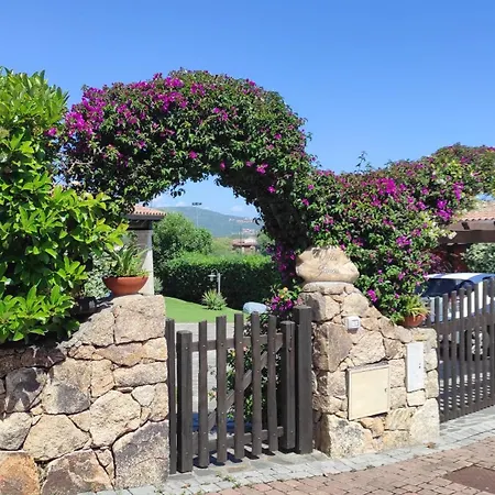 Janas Con Piscina Privata Budoni