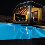 Dom wakacyjny Janas Con Piscina Privata Budoni