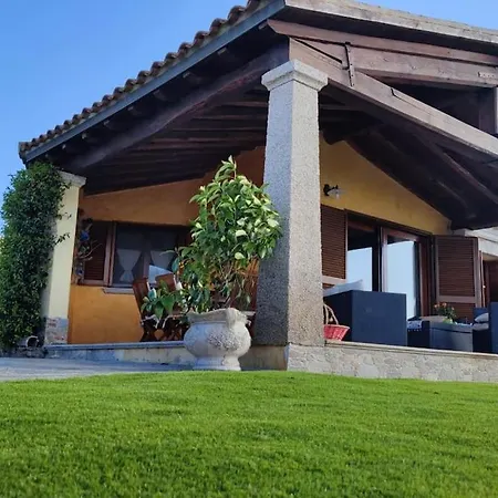 Janas Con Piscina Privata Budoni *