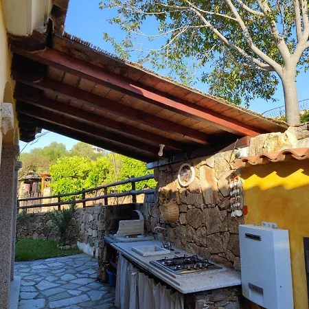 Janas Con Piscina Privata Budoni