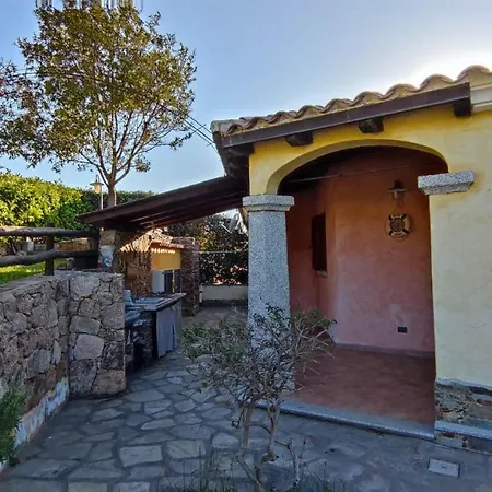 Janas Con Piscina Privata Budoni