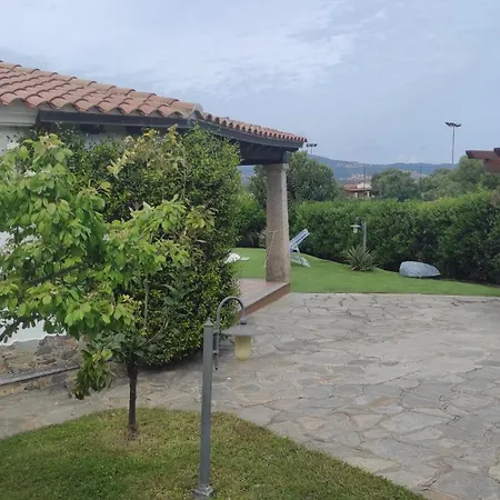 Janas Con Piscina Privata Budoni Ferienhaus Tanaunella