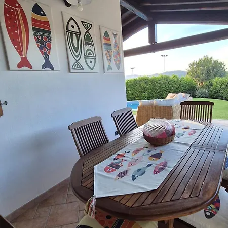 Janas Con Piscina Privata Budoni