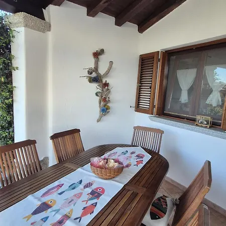 Janas Con Piscina Privata Budoni *